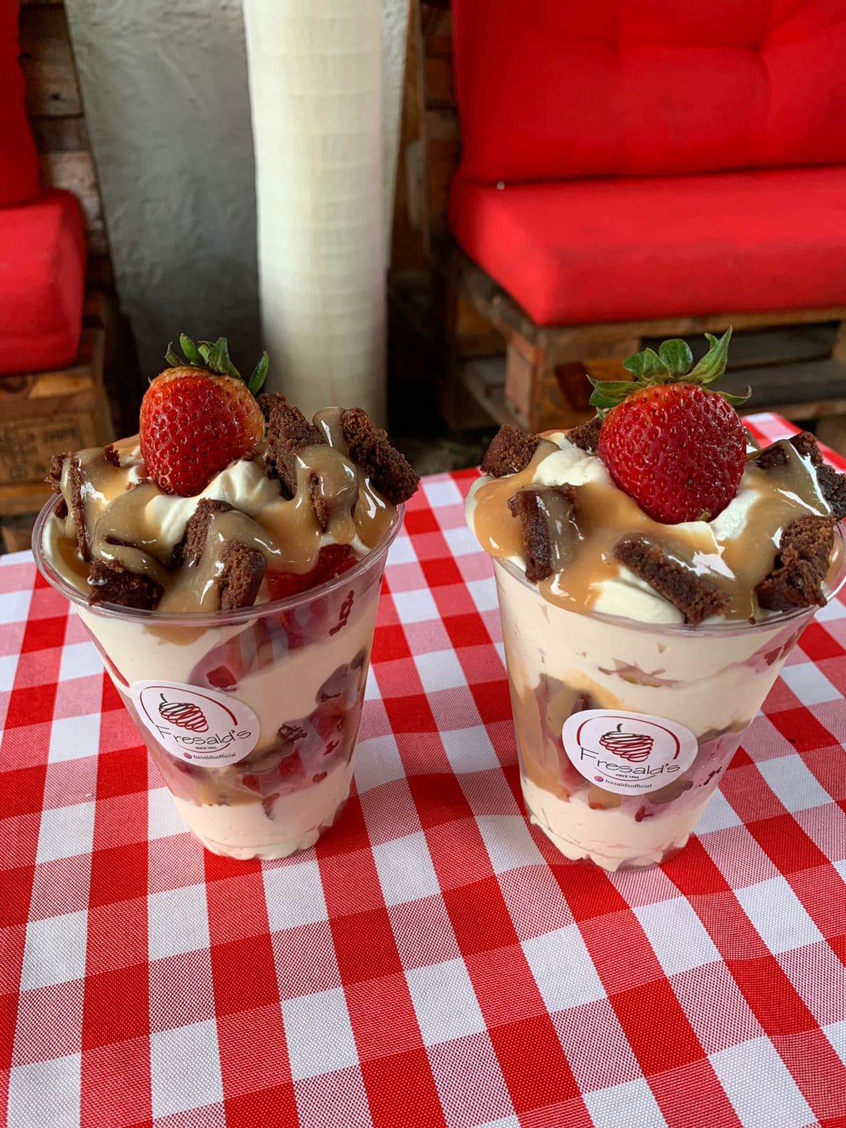 1 Fresas con Crema + 1 Fresald´s Salvaje