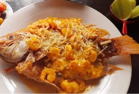 MOJARRA EN SALSA DE CAMARONES O MARINERA.