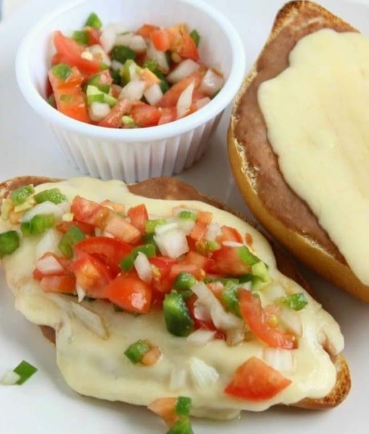 Molletes con Atún