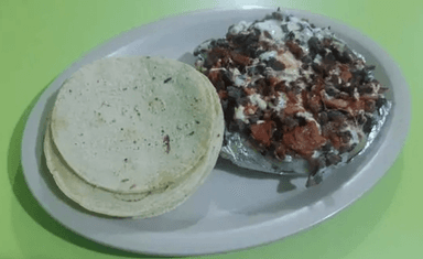 Papas con Combinada y Quesillo