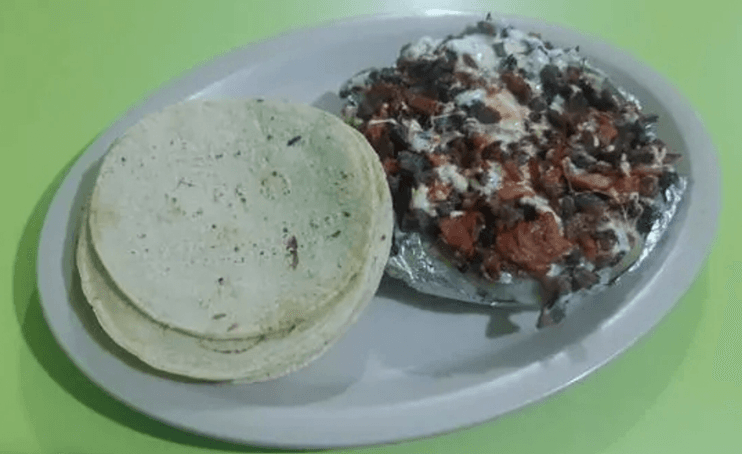 Papas con Combinada y Quesillo