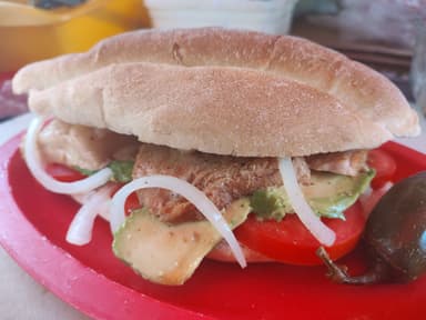 Torta Pierna al Chipotle