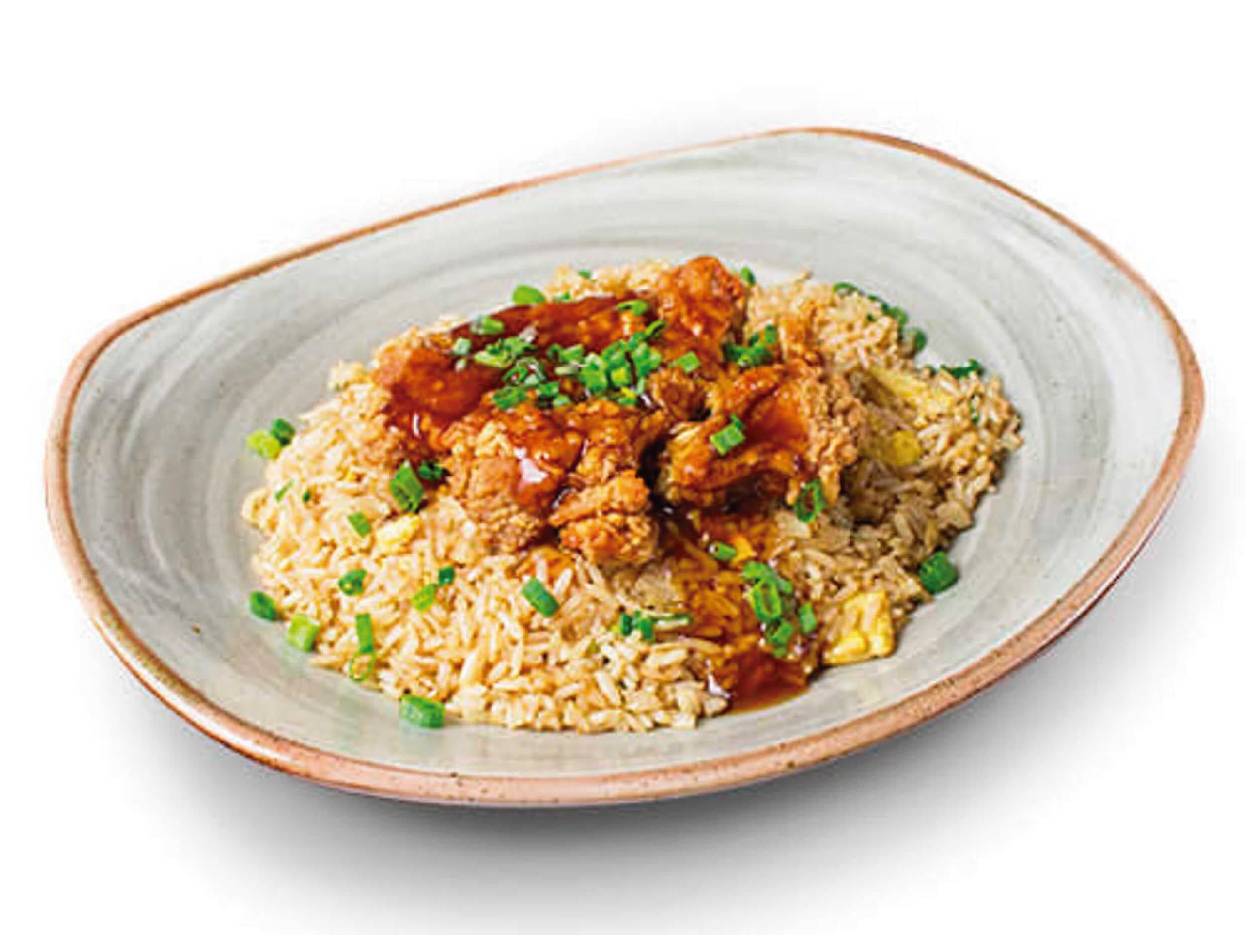 Chi Jau Kay con Arroz Chaufa