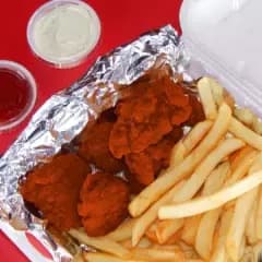 Boneless con Papas Fritas