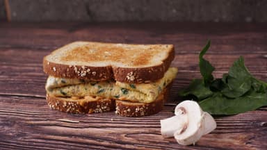 Sandwich de Omelette + Avena Matutina.