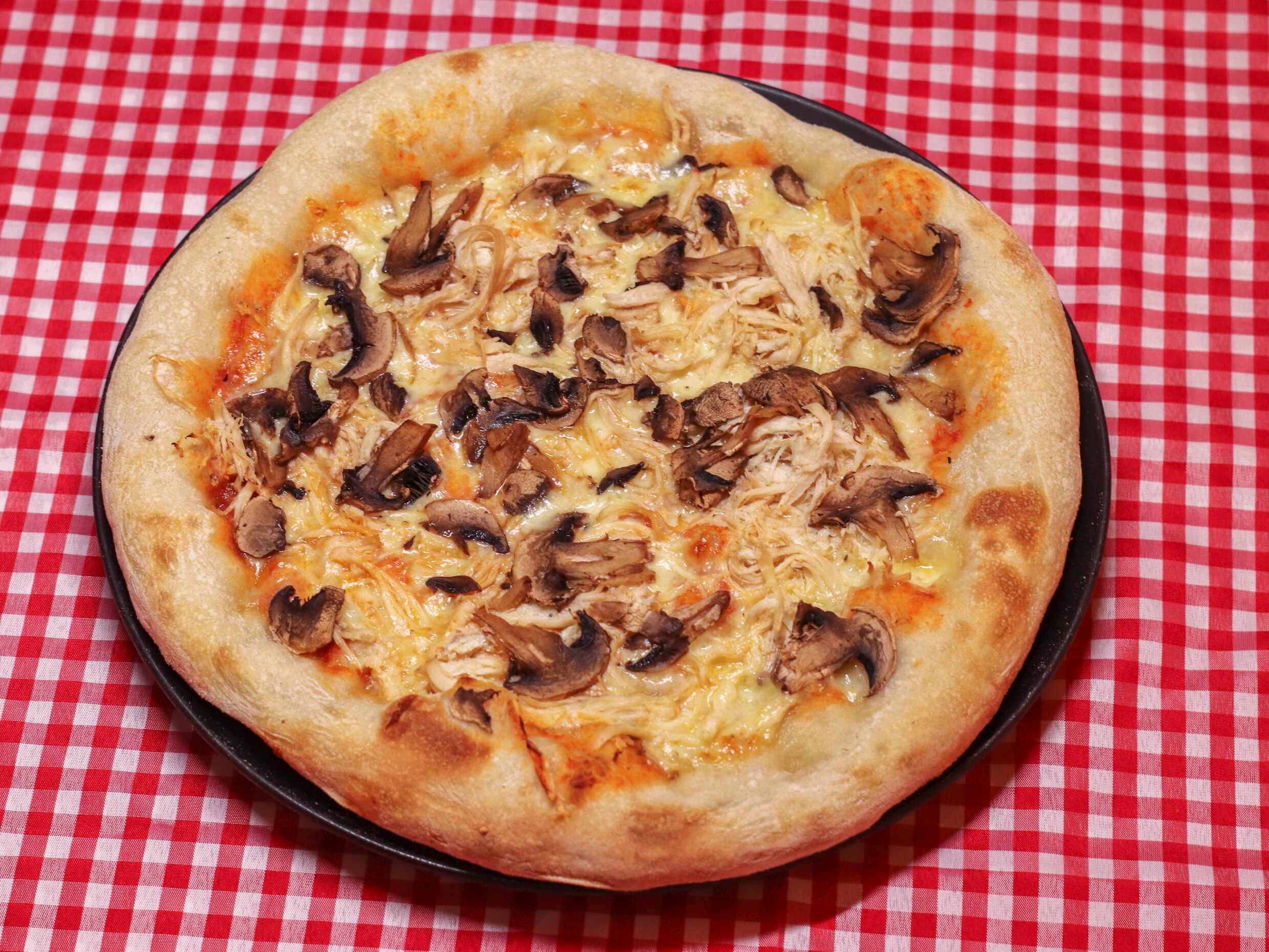 Pizza Pollo Champiñones