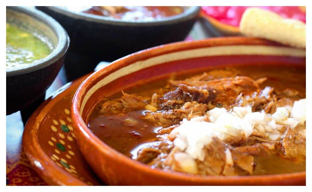 Combo de 1/2 Kilo de Birria mas Complementos