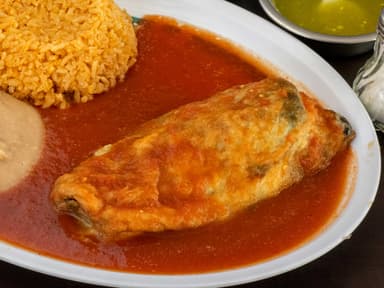 Chile Relleno + Agua de Sabor