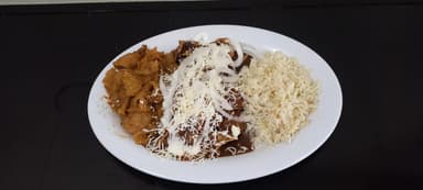 Chilaquiles con Chicharrón en Salsa
