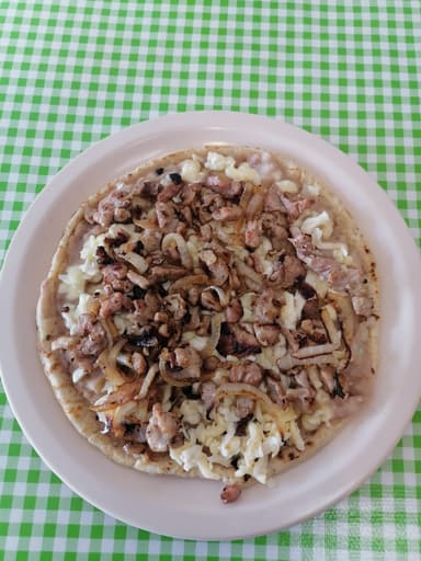 Sope con Bisteck