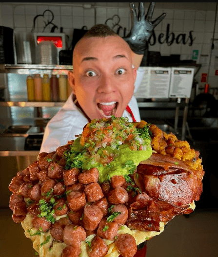 Salchipapa Criollita de (2 a 3 Personas)