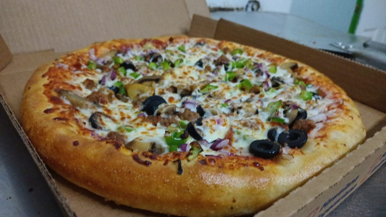 Combo Pizza Mediana Suprema + Coca Cola 2 Lt