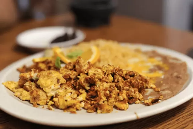 Huevos con Chorizo
