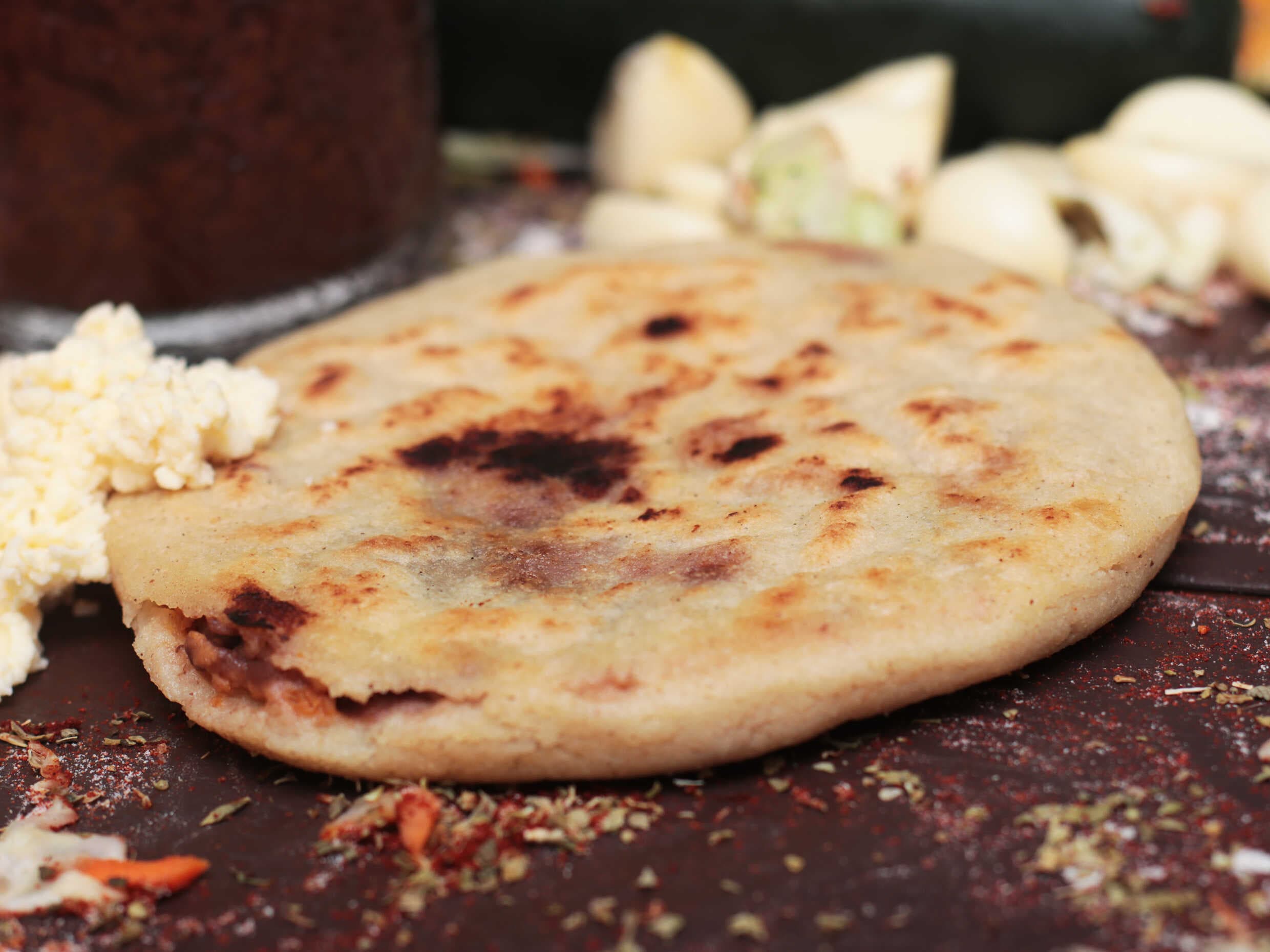 Pupusa de Chicharrón - Añade tu combinación