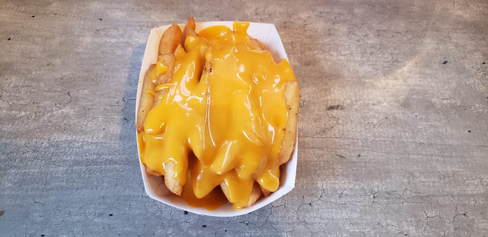 Papas Fritas con Queso Cheddar