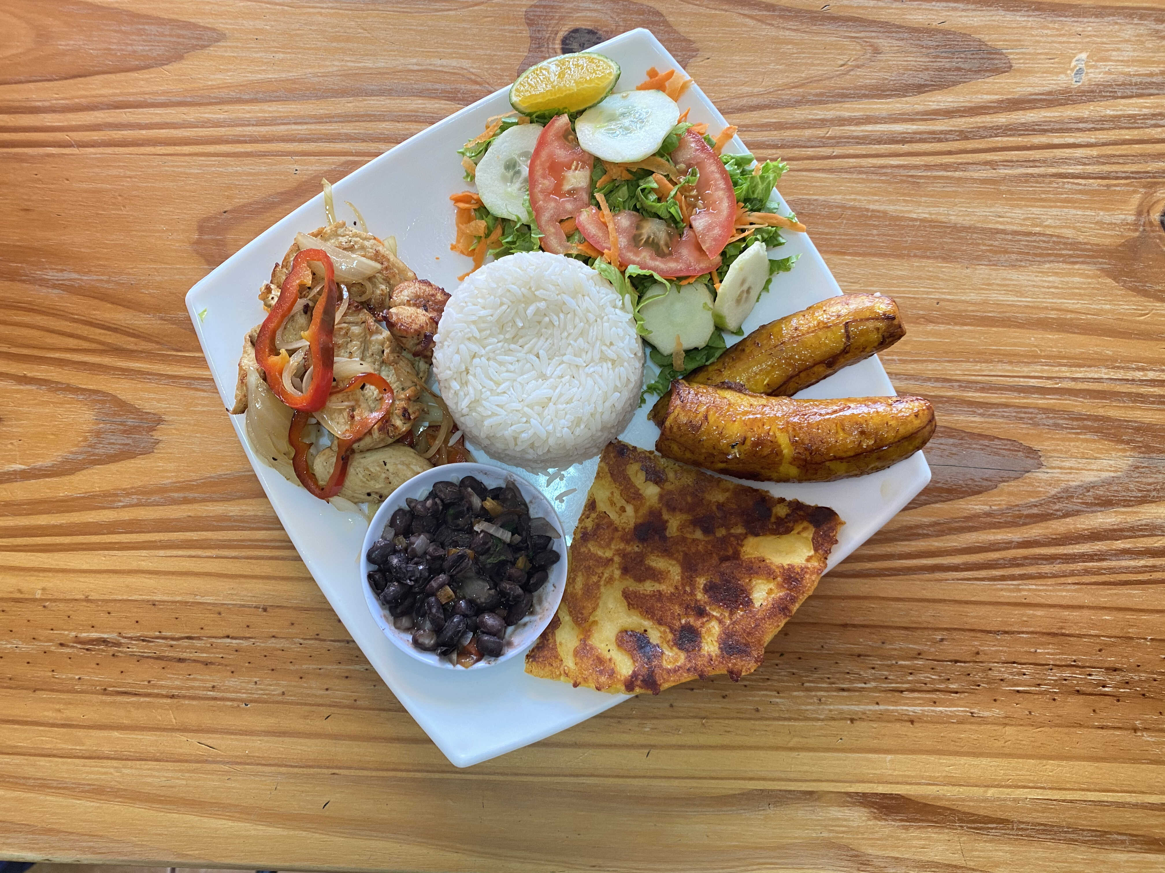 4 Casados + 4 Bebidas + 4 Postres + 1 Torti-Piña