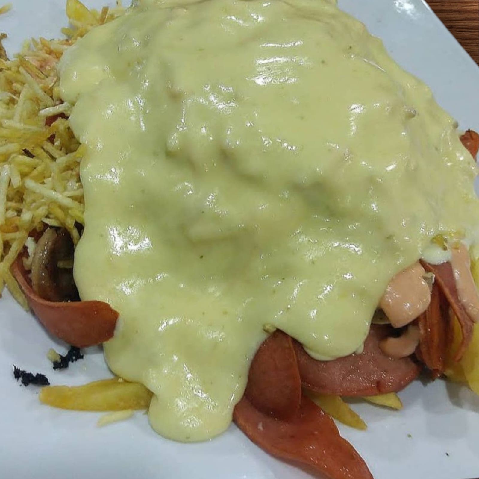Salchipapa Sencilla Gratinada