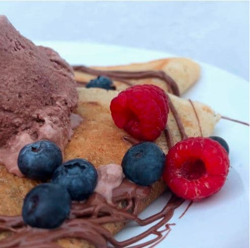 C. Nutella, Berries y Helado