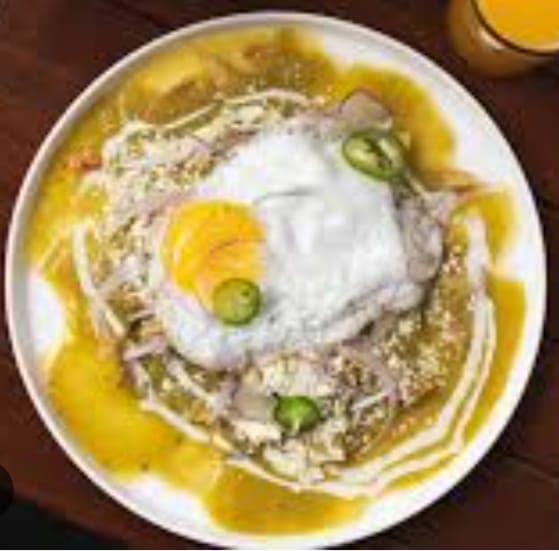 Chilaquiles con Huevo o Pollo