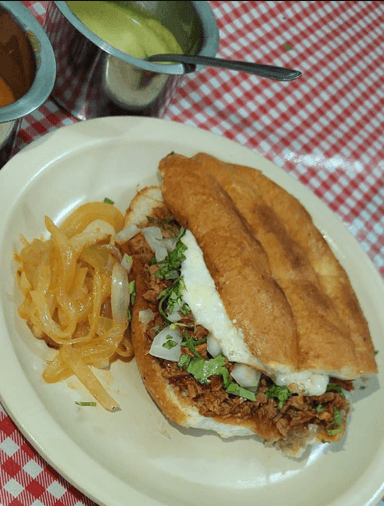 2 Tortas de Birria + 2 Consomes