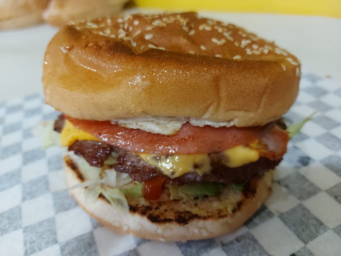 ESPECIAL BURGER CON PAPAS