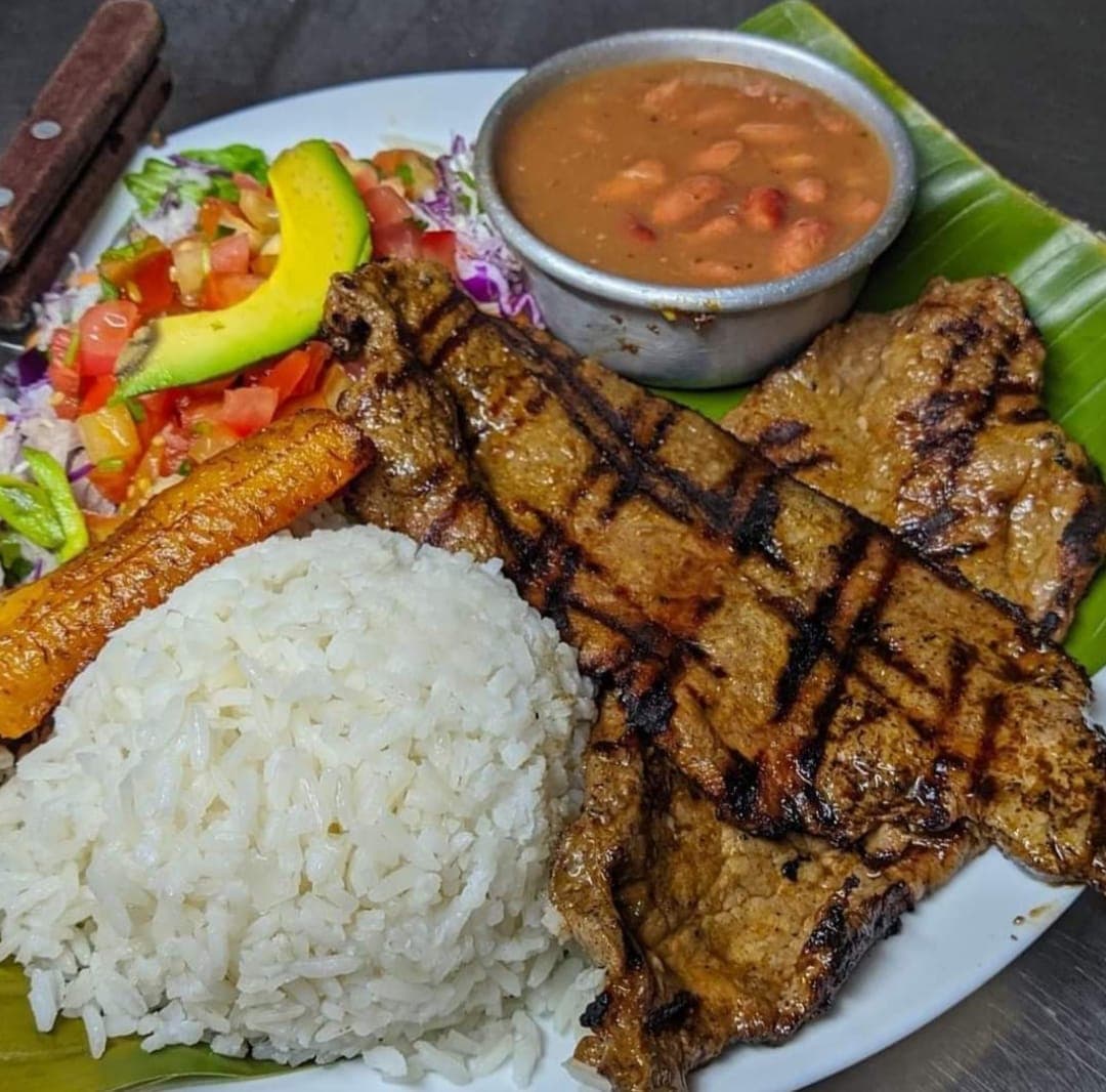 Casado con Bistec a la Parrilla