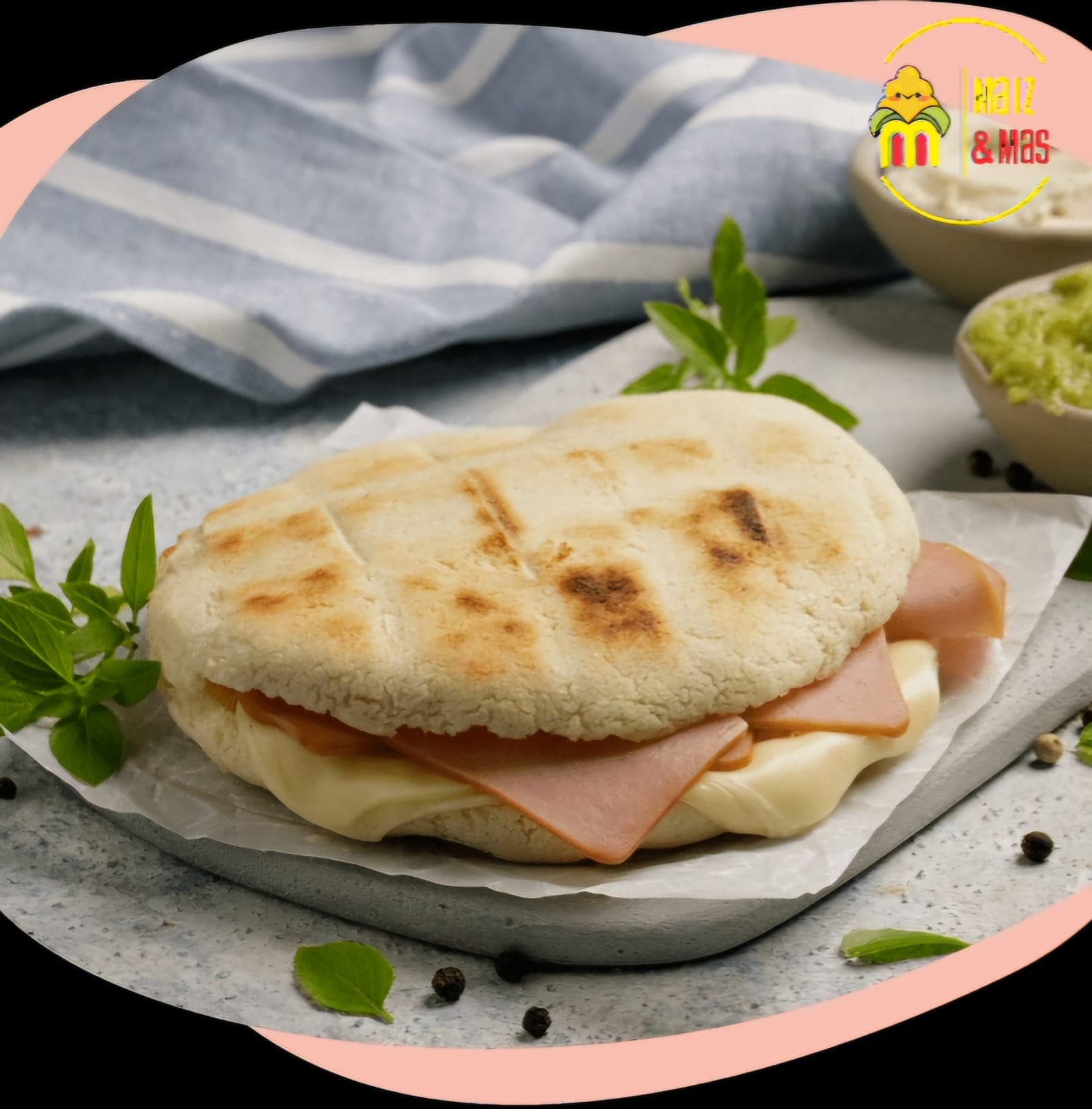 Arepa con Queso y Jamón
