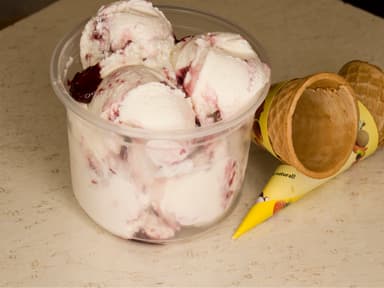 1/2 Litro Helado de Queso con Moras