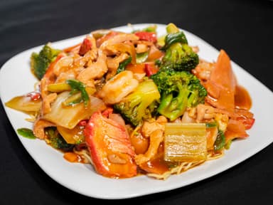 Chop Suey en Salsa con Camarón y Pollo