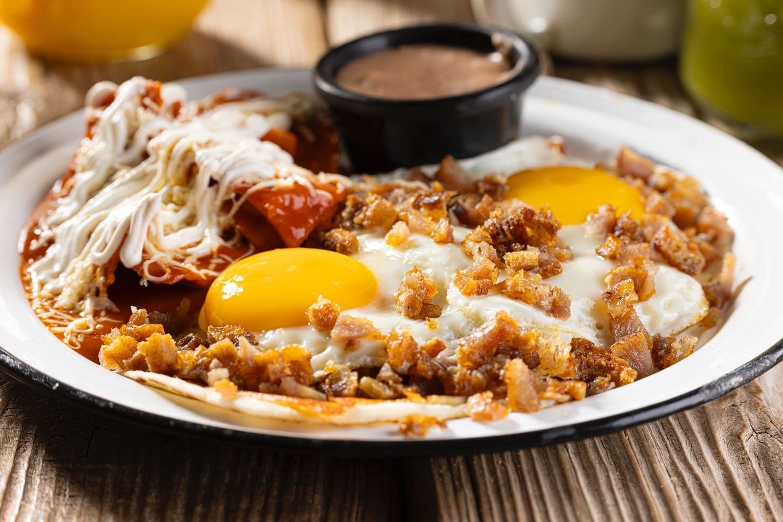 Huevos Estrellados con Chicharron de la Ramos