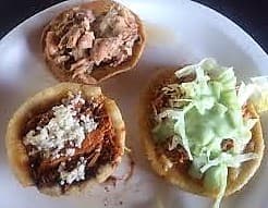 SOPE DE CARNE ASADA CON QUESO OAXACA.