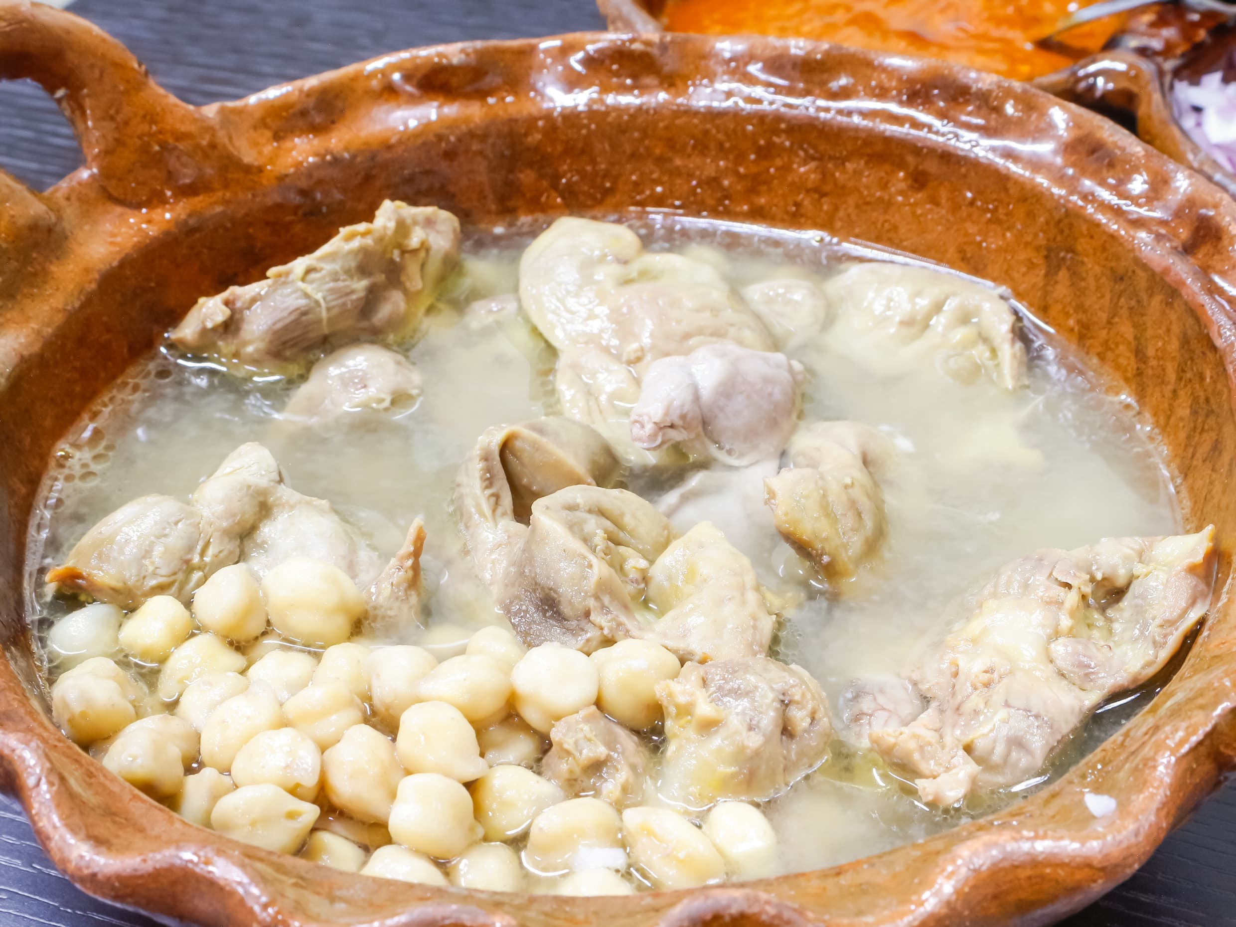Caldo con Mollejas