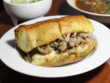 Torta de Birria con Queso