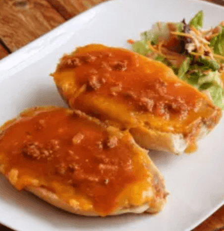 Molletes en Salsa de Chorizo