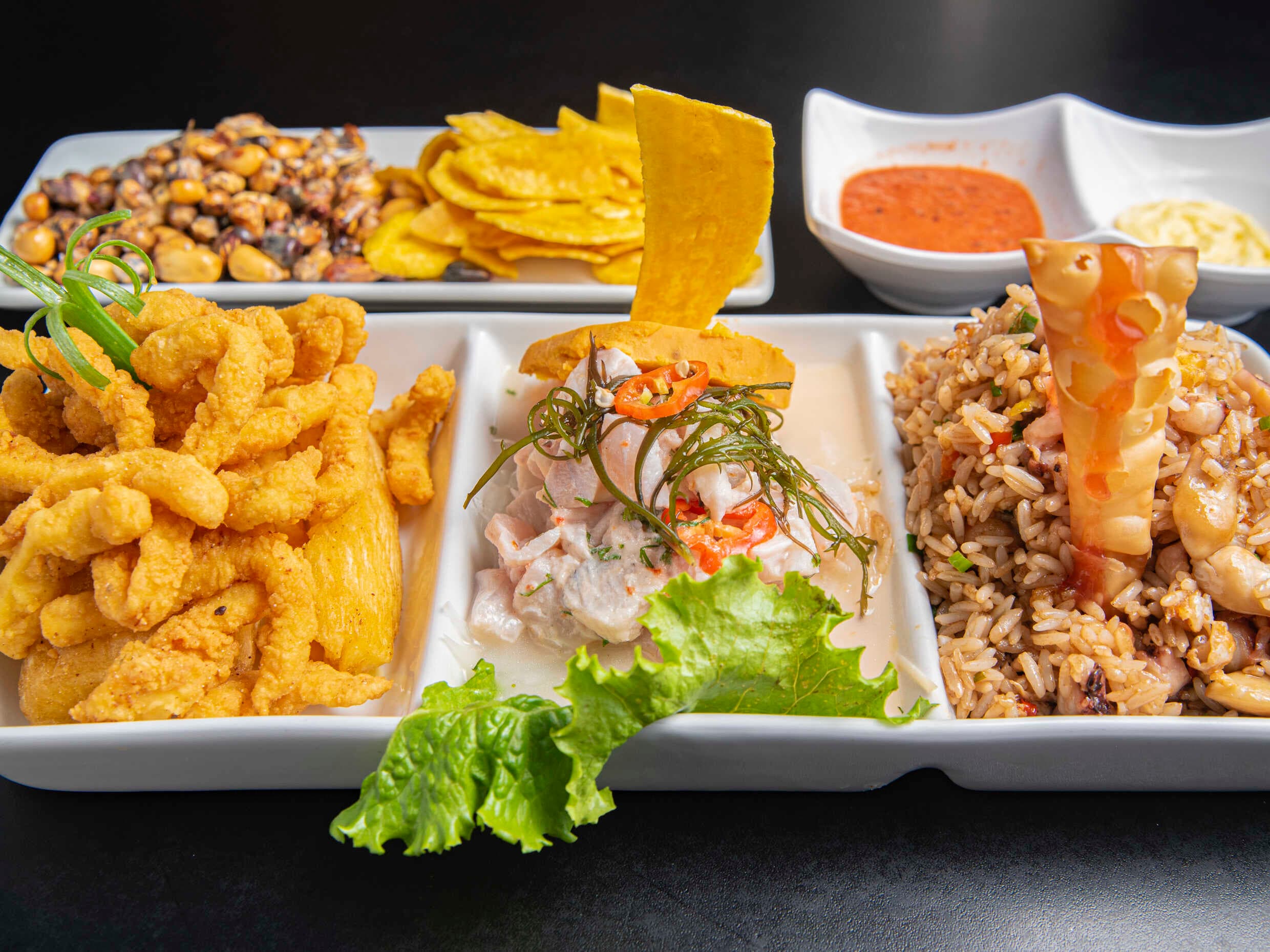 Ceviche, Chicharrón de Pota y Chaufa de Mariscos
