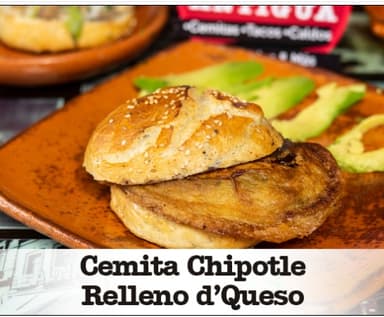 Cemita Chica de Chipotle Relleno de Queso.