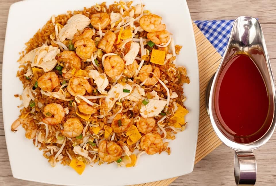 Arroz con Pollo Picado y Camarones