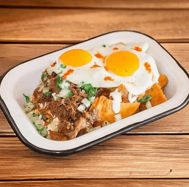 Chilaquiles Mr Salseados + Bebida.