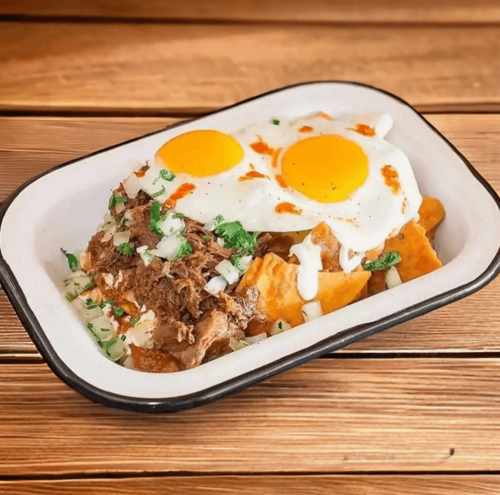 Chilaquiles Mr Salseados + Bebida.