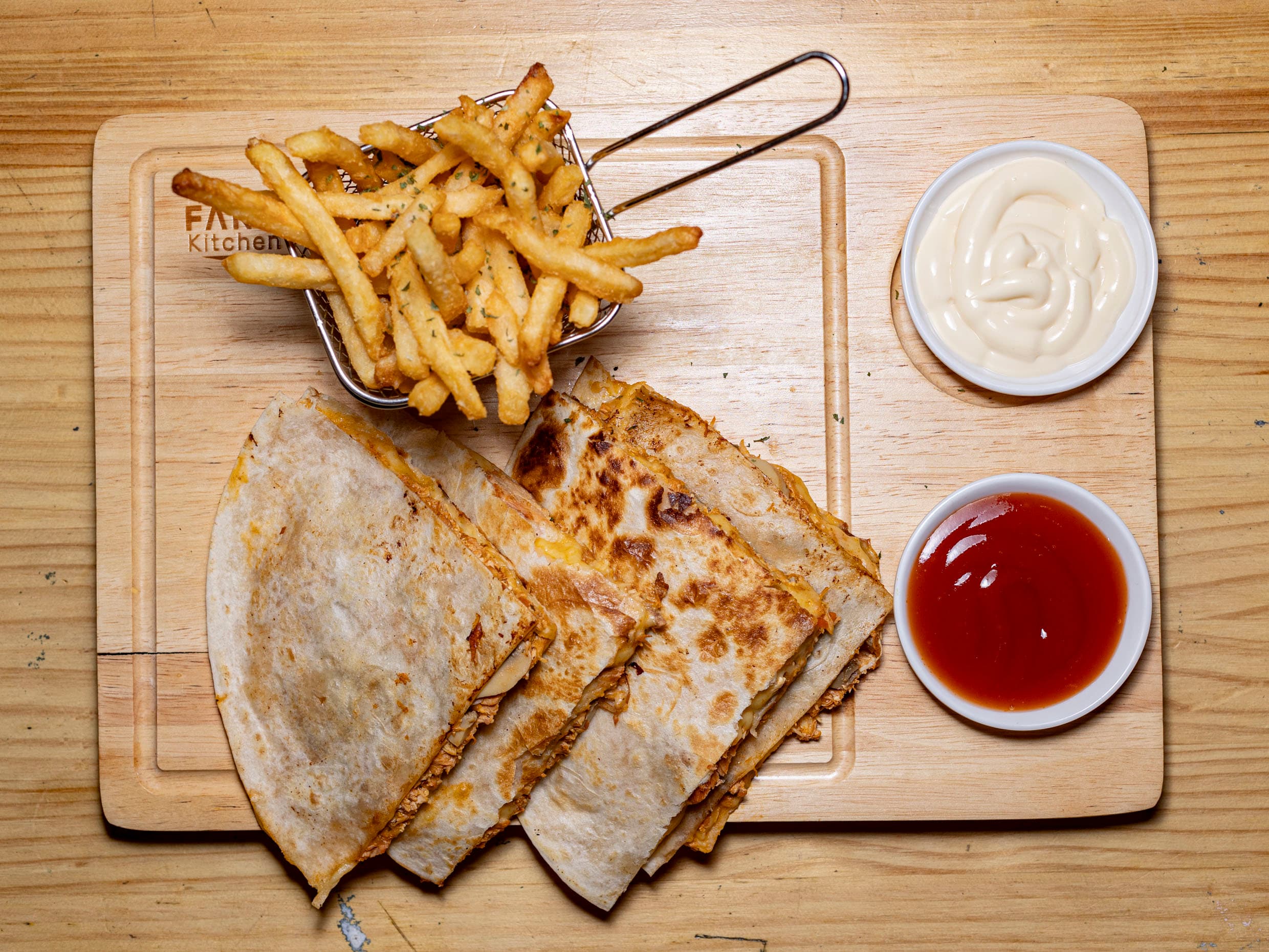 Quesadilla + Papas