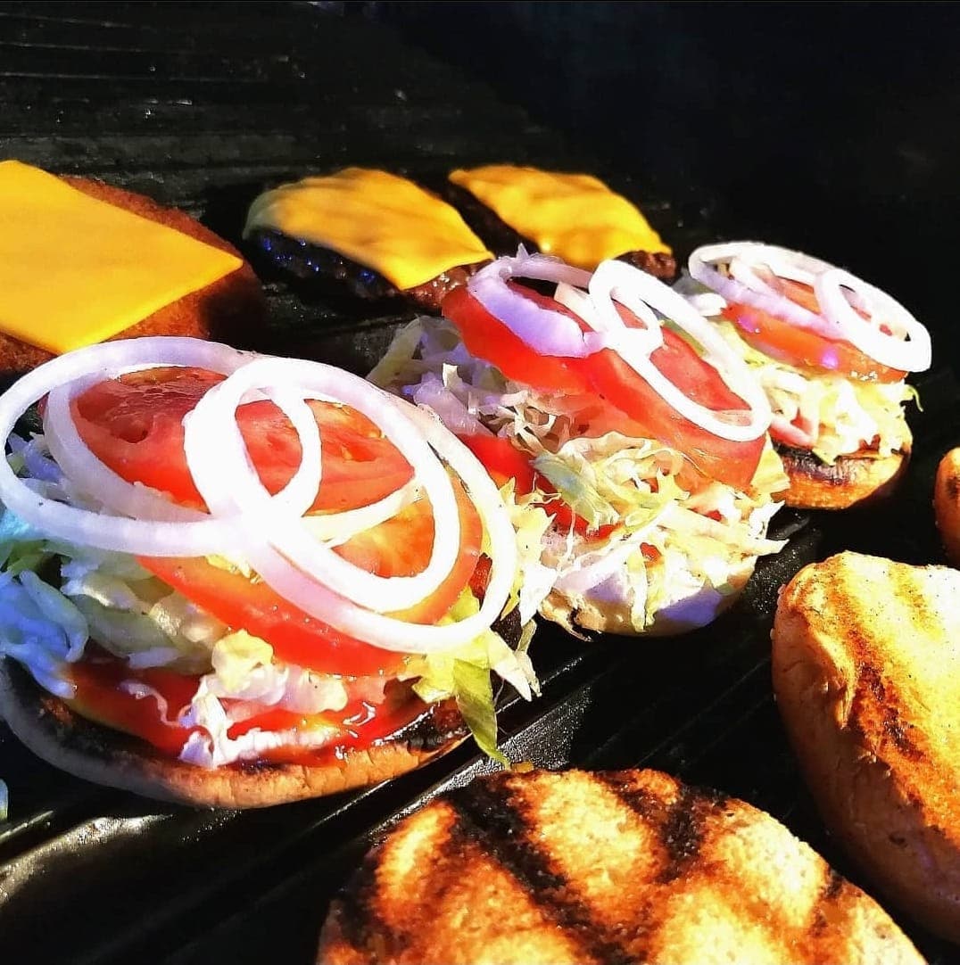 Hamburguesa classic Mediana con Tocineta + Gaseosa