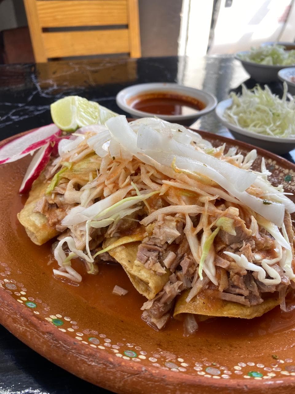 Taco Dorado de Frijol con Buche y Carnitas