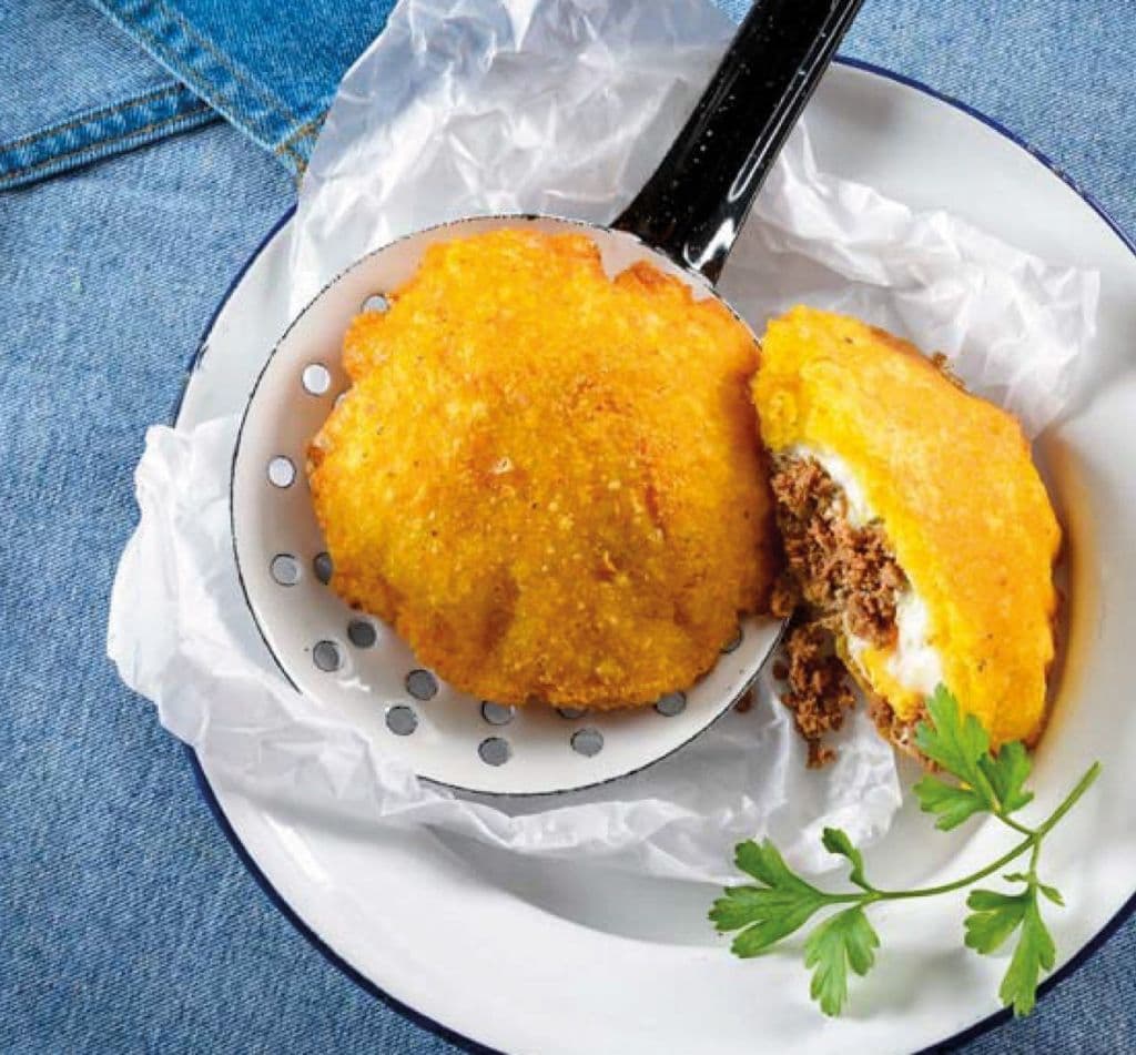 Arepa de Huevo con Carne