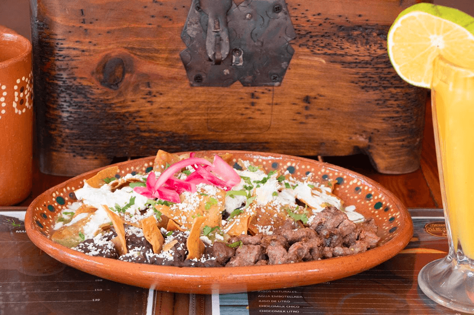 Chilaquiles verdes con arrachera