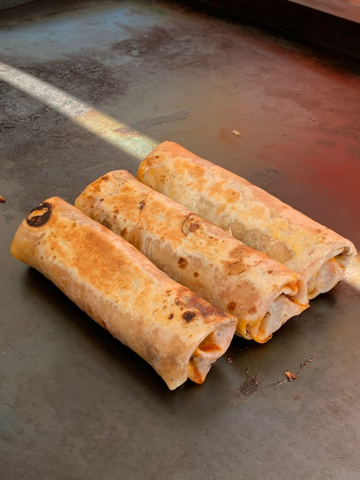 Burritos de Chorizo con Papas + Refresco
