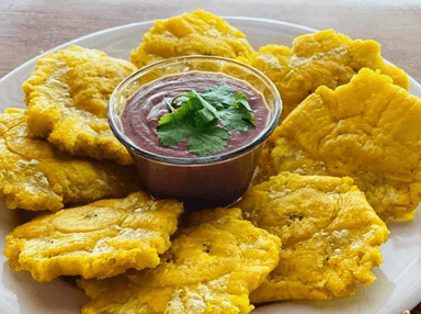 Patacones con Frijol