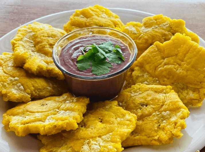 Patacones con Frijol
