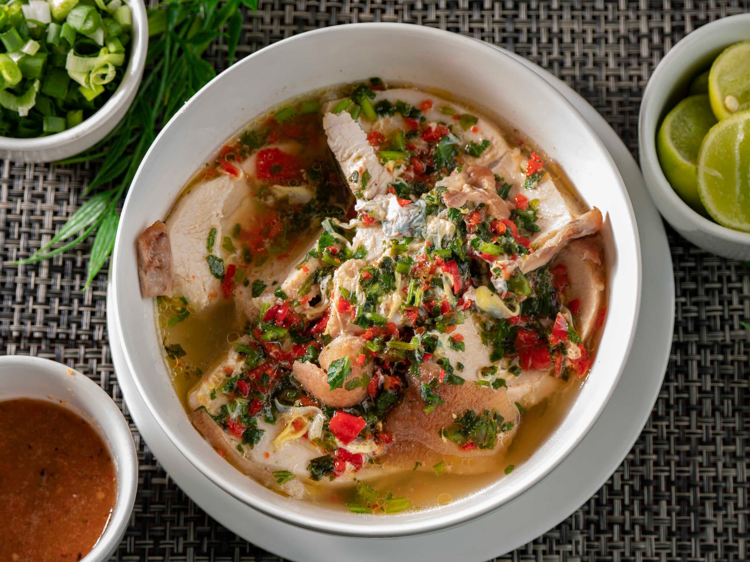 Caldo Acevichado + Chicharrón de gallina + Chicha