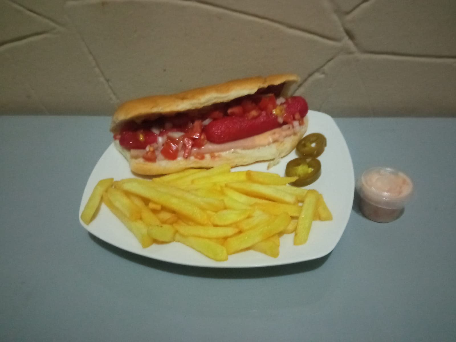 Hotdog Especial Salchichón Queso Oaxaca Ensalada