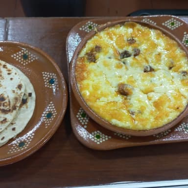 Queso con Chorizo o Chistorra